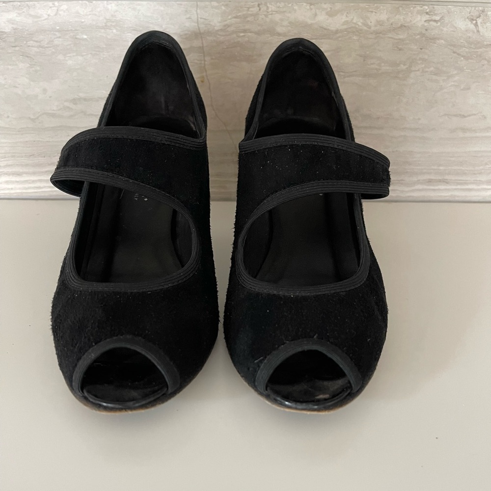Donald Pliner suede and leather peep toe heels. Stretch strap. Black. 7.